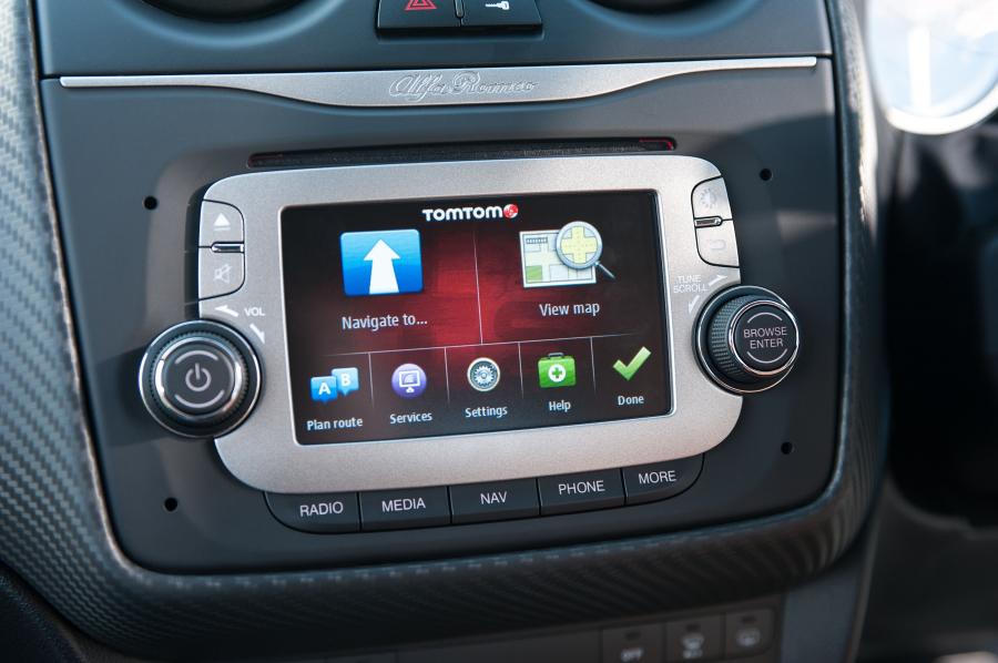 Детали интерьера Alfa Romeo MiTo (955) 2013 года  (UK) (фото 2 из 20)